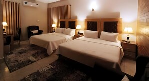 Deluxe Quadruple Room | Soundproofing, iron/ironing board, free WiFi - Grand Peace House II (Islamabad)