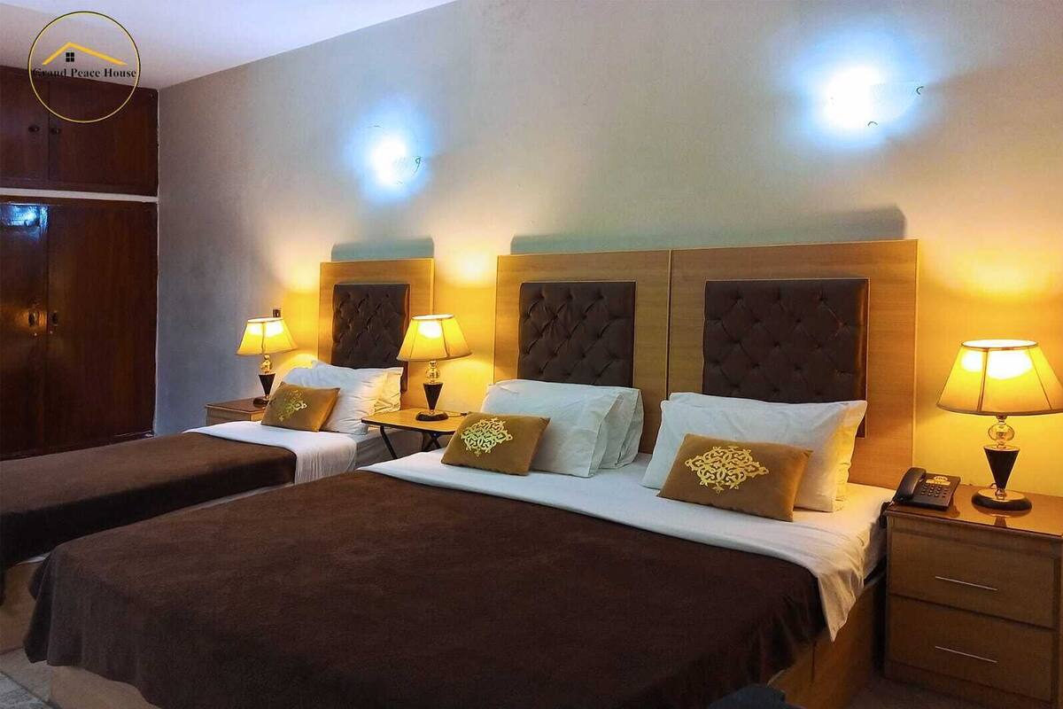 Deluxe Triple Room, Multiple Beds | Soundproofing, iron/ironing board (on request), WiFi (free)