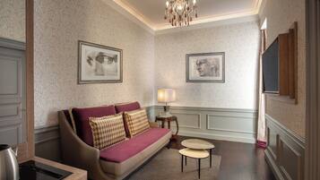 Materassi in memory foam, una cassaforte in camera, una scrivania