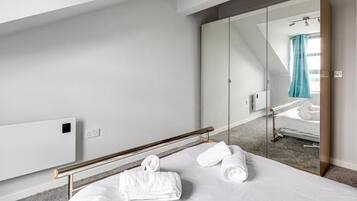 2 bedrooms, iron/ironing board, WiFi, bed sheets