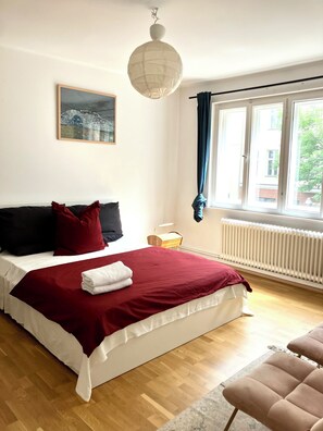 1 habitación, tabla de planchar con plancha, wifi y ropa de cama 