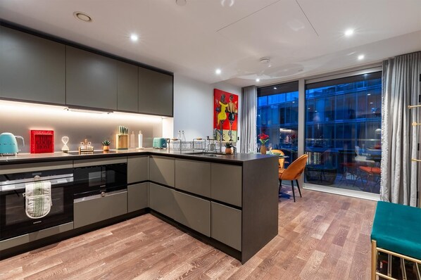 Fridge, microwave, oven, stovetop