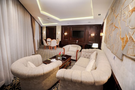 Executive Suite | In-room dining