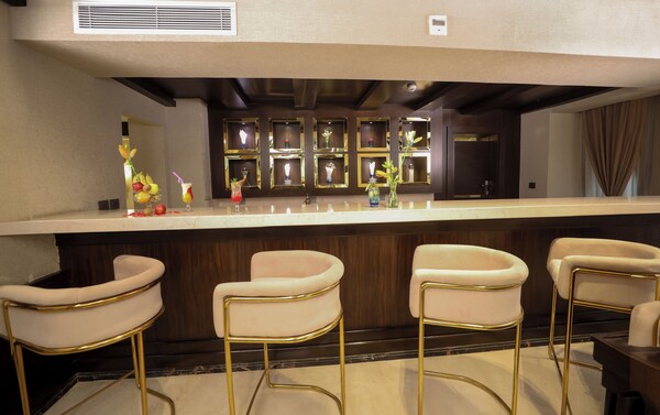 Cairo Taj Mohandessn Hotels & Suites - Giza