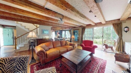 Historic 3-bedroom post and beam house in prestigious Sugar Hill.