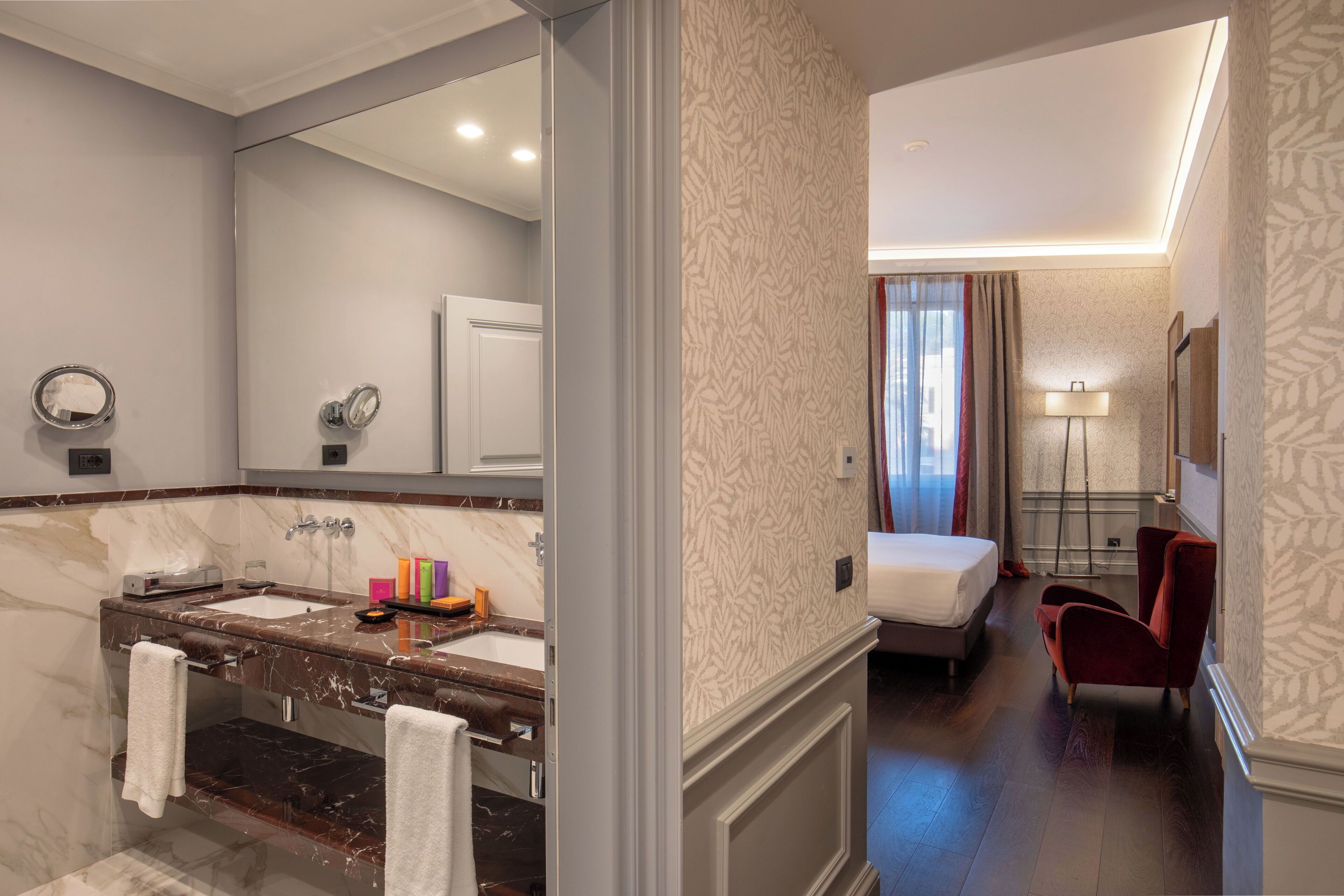 客房内保险箱、免费 WiFi