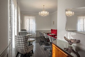 Déjeuner composé de spécialités locales (20 EUR par personne)