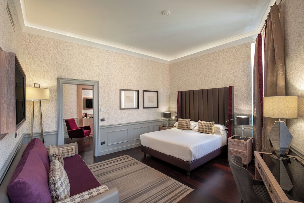 Presidential Suite | In-room safe, free WiFi