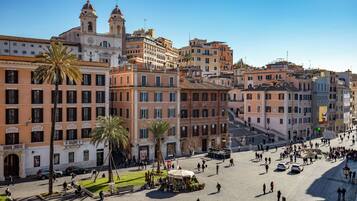 Room with View | Esterni