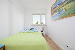 Apartment, 2 Bedrooms, Balcony | 2 bedrooms, iron/ironing board, free WiFi, bed sheets - Cosy Apartment With Smart TV by Renters (Warsaw)
