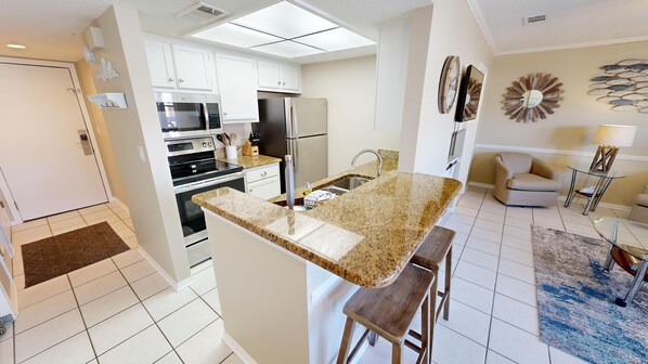 Refrigerador, microondas, horno y parrilla de estufa 