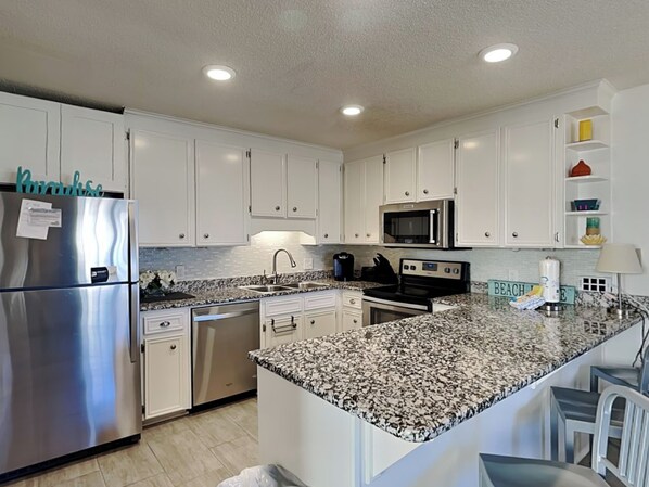 Refrigerador, microondas, horno y parrilla de estufa 