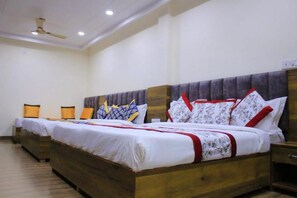ห้องแฟมิลี่สำหรับสี่ท่าน | ตู้นิรภัยในห้องพัก, โต๊ะทำงาน, พื้นที่ทำงานแบบใช้แล็ปท็อป, ห้องเก็บเสียง