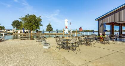 Waterfront Port Clinton Cottage: 5 Mi to Lake Erie