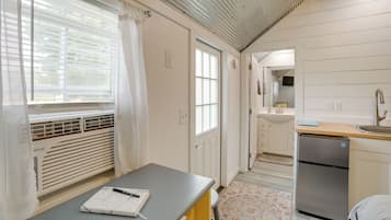 Apartment (0 Bedroom) | Interior