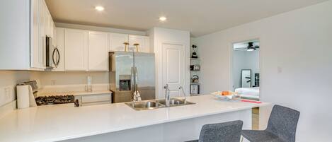 House (3 Bedrooms) | Interior