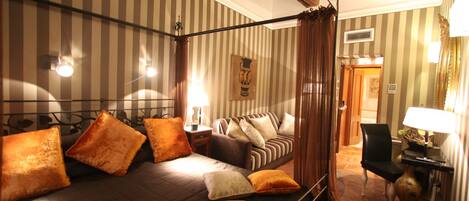 1 bedroom, in-room safe, desk, free WiFi