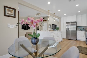 Dining - El Dorado: Tennis Paradise, Heated Pool, Spa, BBQ (Indian Wells)