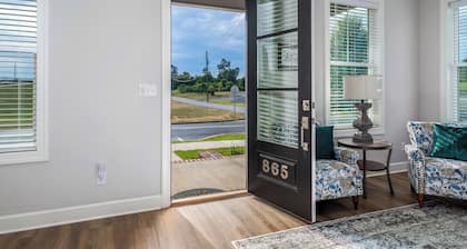 CC4-Awesome 3 Bedroom Townhome Perfect for Gamedays