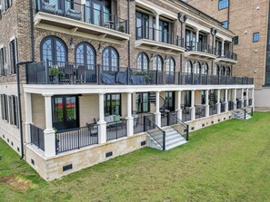 Exterior - Coastal Elegance on Savannah's Riverfront by Lucky Savannah (Savannah)