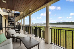 Property grounds - Coastal Elegance on Savannah's Riverfront by Lucky Savannah (Savannah)