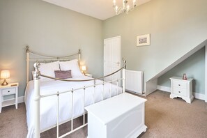 3 bedrooms, desk, iron/ironing board, WiFi