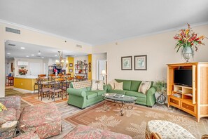 Smart TV, fireplace