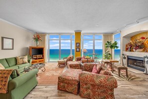 Smart TV, fireplace