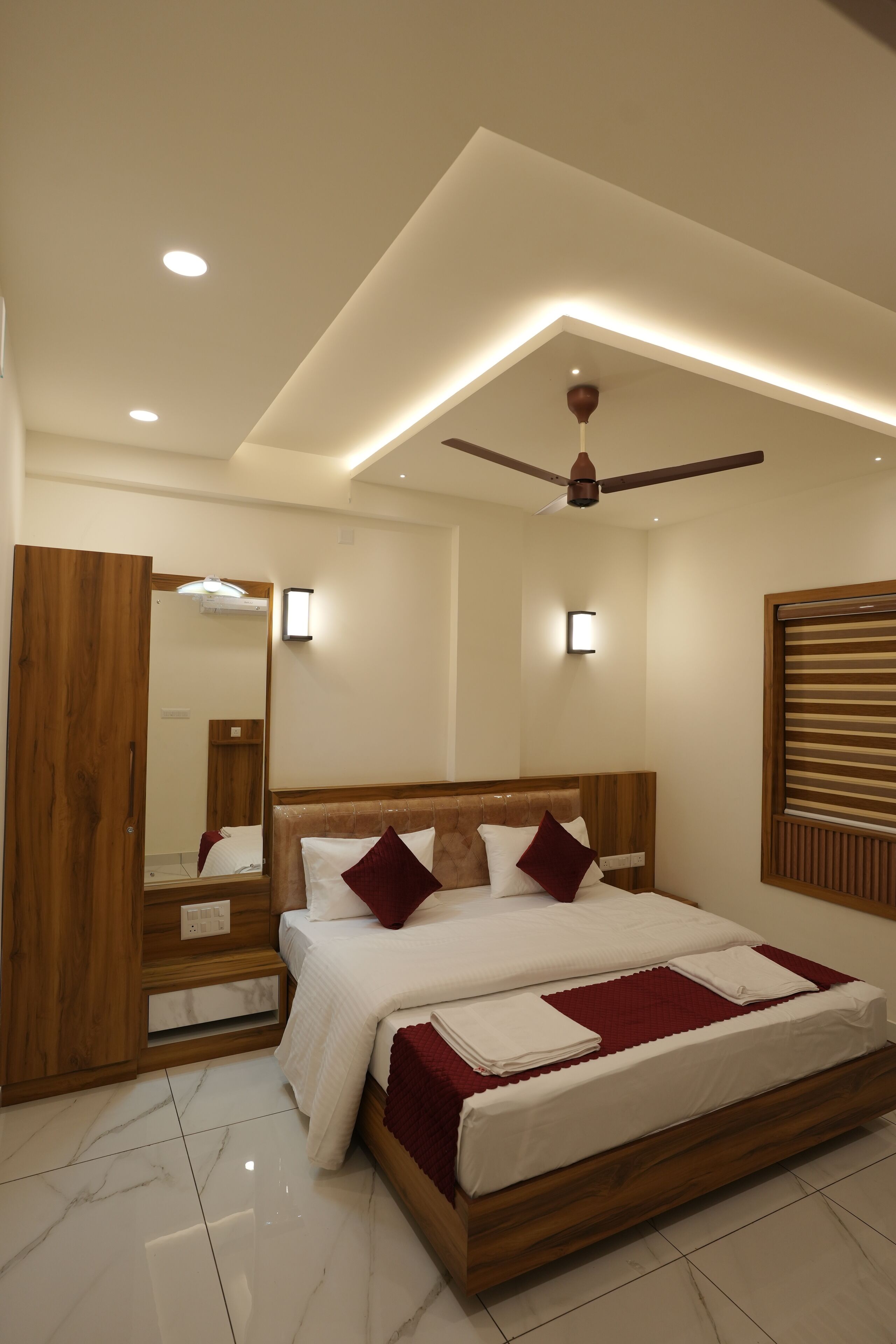 Familieleilighet, balkong, utsikt mot innsjø | Lydisolert, wi-fi (inkludert) og sengetøy