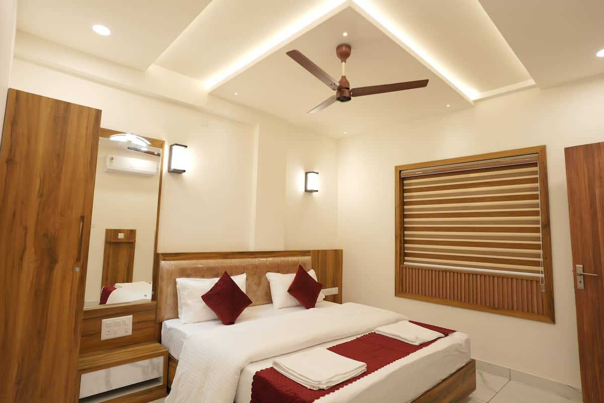 Family Apartment, Balcony, Lake View | 1 bedroom, soundproofing, free WiFi, bed sheets