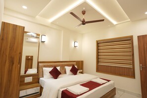Family Apartment, Balcony, Lake View | Soundproofing, free WiFi, bed sheets - Misteria Inn (Vythiri)