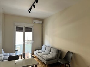 公寓 | 客廳 | 25 吋電視連數碼電視頻道