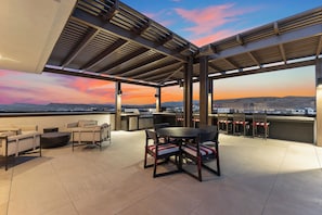 Outdoor dining - Green Acres: Desert Color Lagoon + Beaches (St. George)