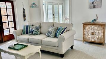 智能电视、壁炉、乒乓球