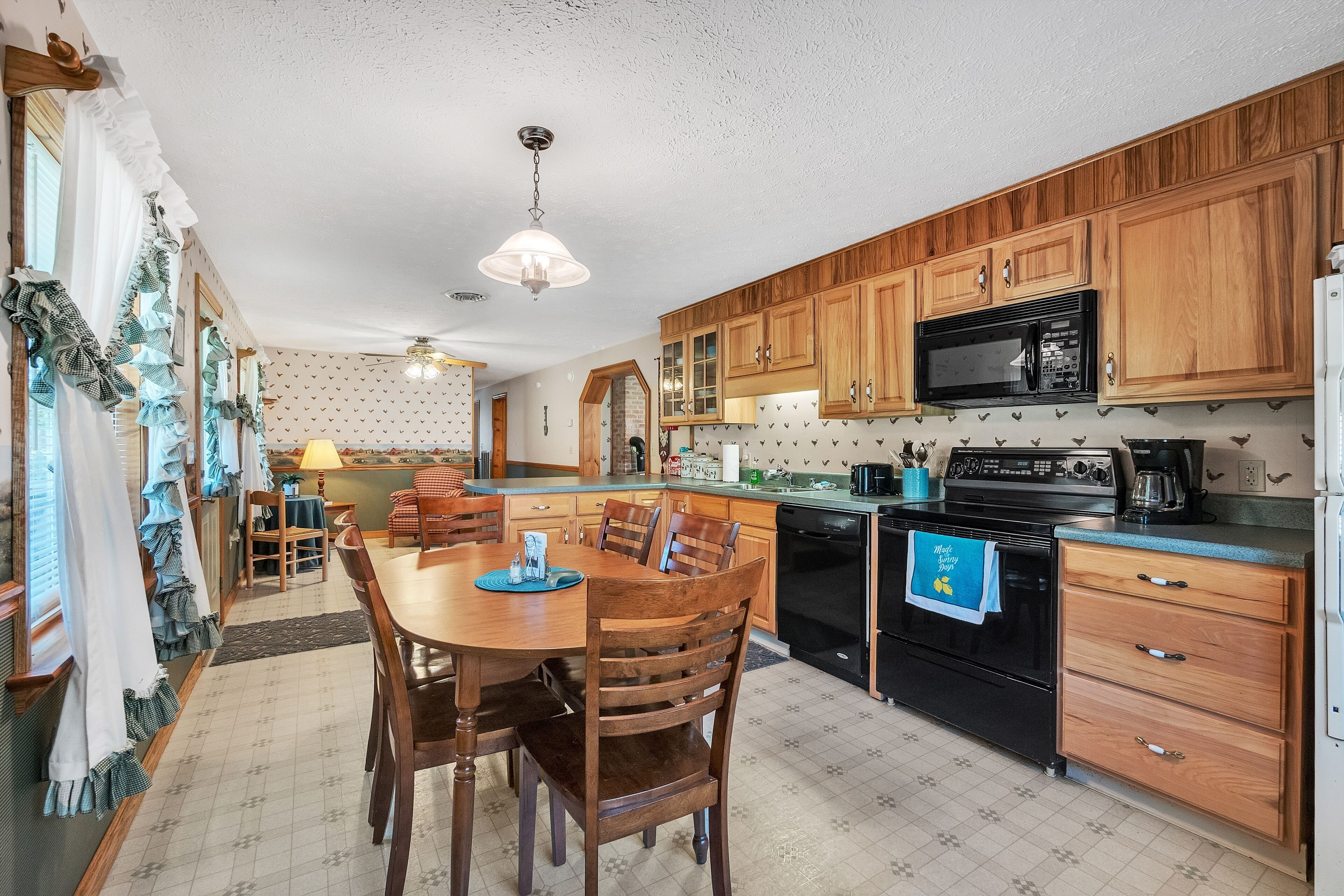 Cottage, 3 Bedrooms | Private kitchen | Fridge, oven, coffee/tea maker, toaster