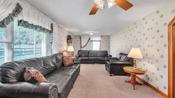 Cottage, 3 Bedrooms | Living area | Smart TV, streaming services