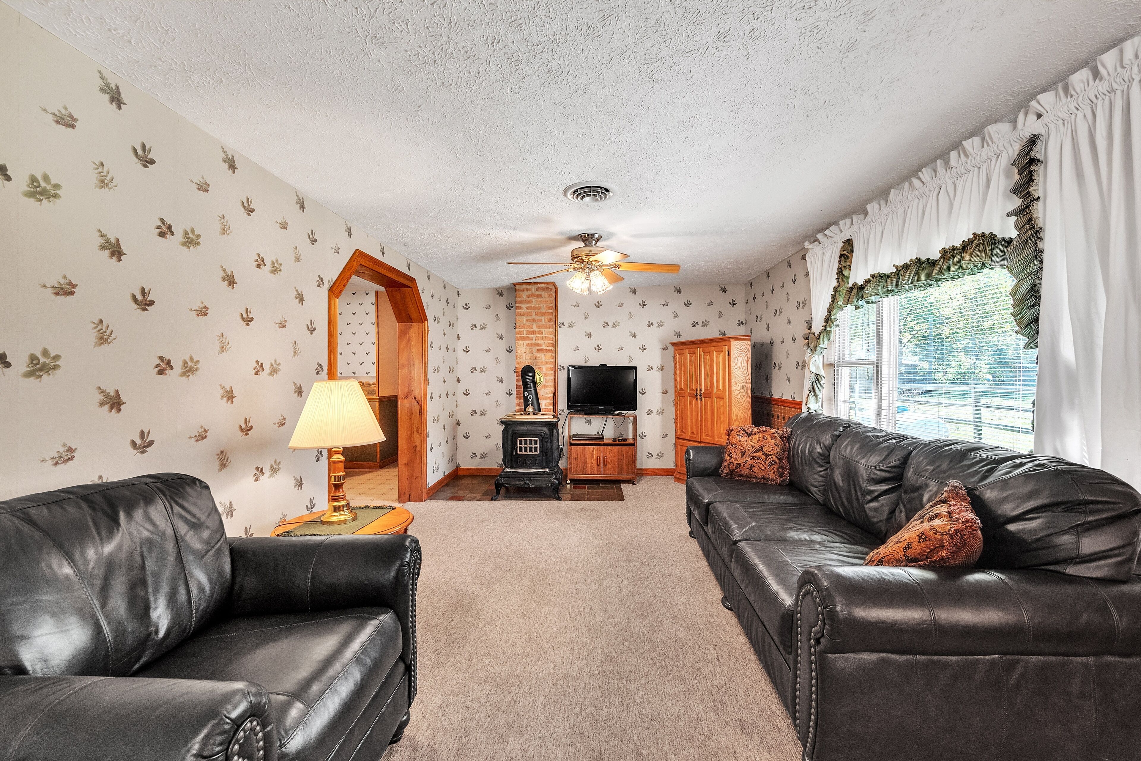 Cottage, 3 Bedrooms | Living area | Smart TV, streaming services