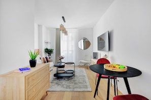 Comfort Studio (201) | Living area - Résidence Paris RAMEY (Paris)