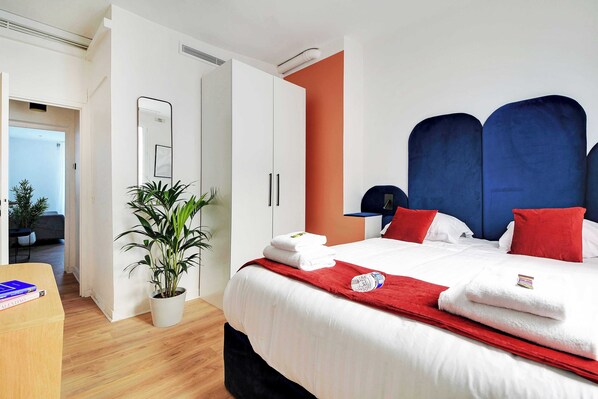 Iron/ironing board, free WiFi - Résidence Paris RAMEY (Paris)