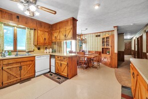 Cottage, 3 Bedrooms | Private kitchen - Bear Paw Cottage- 12 Mins To Seneca Rocks 3 Bedroom Cottage (Cabins)