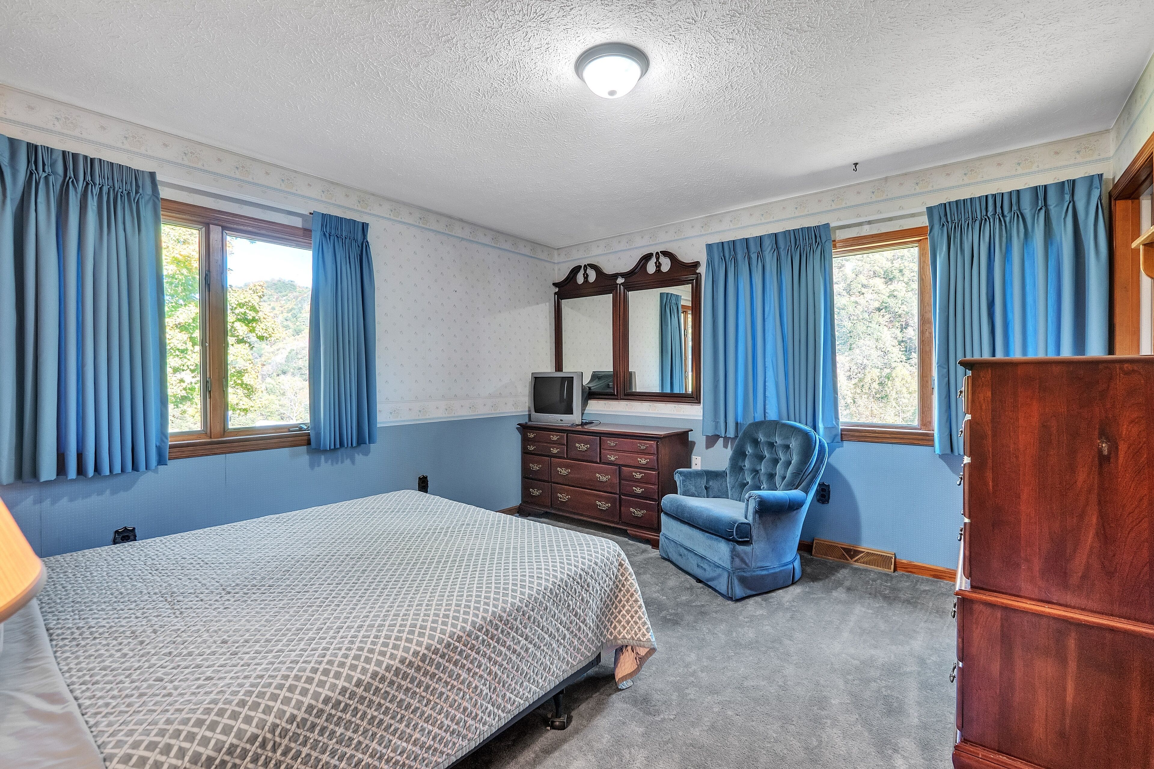 Cottage, 3 Bedrooms | 3 bedrooms, desk, laptop workspace, iron/ironing board