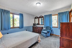 Cottage, 3 Bedrooms | 3 bilik tidur, meja, ruang kerja komputer riba, seterika/papan seterika 