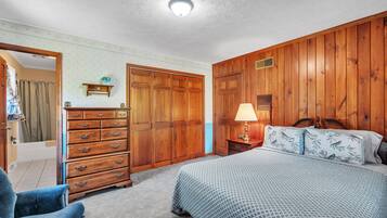 Cottage, 3 Bedrooms | 3 bedrooms, desk, laptop workspace, iron/ironing board