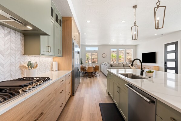 Private kitchen | Fridge, oven, coffee/tea maker, toaster - Green Acres 8 Bedroom Townhouse (St. George)