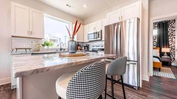 Microwave, stovetop, dishwasher, coffee/tea maker