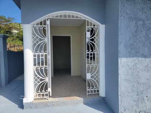 3-bedroom resort in gorgeous Montego Bay with AC, WiFi. Relax and unwind