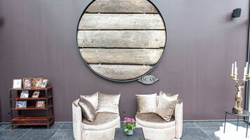 Bar lounge
