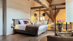 Luxury Suite, 1 King Bed, Private Bathroom, Garden View | Egyptian cotton sheets, premium bedding, memory foam beds - Quay17 (Bruges)