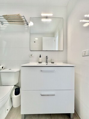 Hair dryer, towels - Oasis Attic by The Ocean Rentals (Puerto de la Cruz)