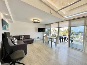 TV - Oasis Attic by The Ocean Rentals (Puerto de la Cruz)